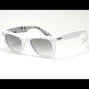 White women’s Rayban Wayfarers